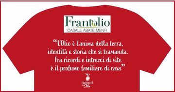 L’Olio è l’anima della terra, identità e storia che si tramanda. Fra ricordi e intrecci di vite è il profumo familiare di casa